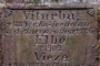 Bockstadt: Münchhausen-Grabstätte: Gedenkstein für die Zuchtpferde Vitarba, Elbe, Vieza (Foto: Julius Fleischhauer, 2023)